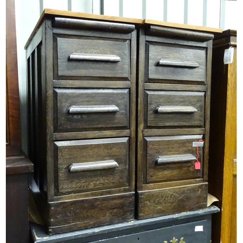 196 - A pair of oak pedestals. Approx. 28