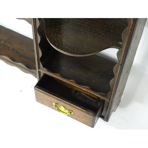 234 - A Georgian oak plate rack with moulded cornice above dental carved frieze. Approx 70