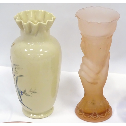 54 - A quantity of assorted glass to include bowls, vase etc (7)