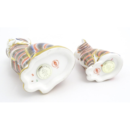 123 - Two Royal Crown Derby paperweights one modelled as a cat, the other as a kitten. Both marked under w... 