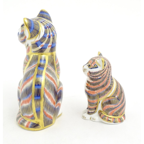 123 - Two Royal Crown Derby paperweights one modelled as a cat, the other as a kitten. Both marked under w... 