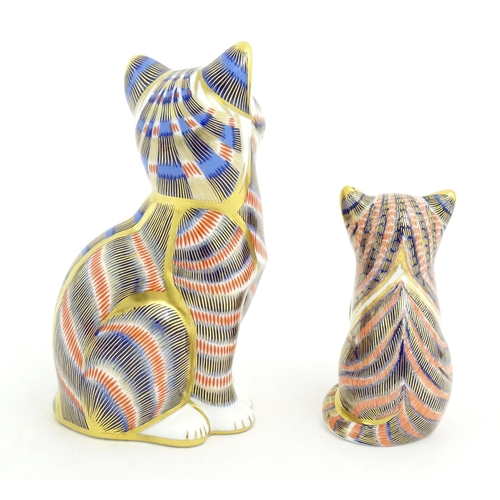 123 - Two Royal Crown Derby paperweights one modelled as a cat, the other as a kitten. Both marked under w... 