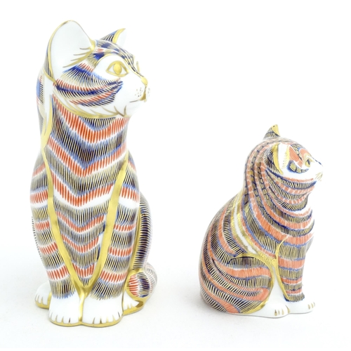 123 - Two Royal Crown Derby paperweights one modelled as a cat, the other as a kitten. Both marked under w... 