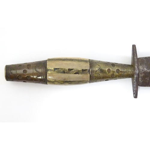 1812 - A 19thC Spanish Albacete dagger, the dual edged steel blade with reticulated medial ridge and brass ... 