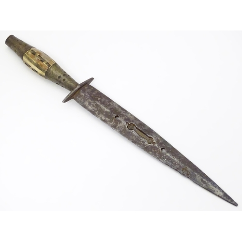 1812 - A 19thC Spanish Albacete dagger, the dual edged steel blade with reticulated medial ridge and brass ... 