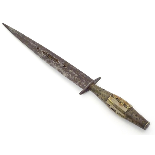 1812 - A 19thC Spanish Albacete dagger, the dual edged steel blade with reticulated medial ridge and brass ... 