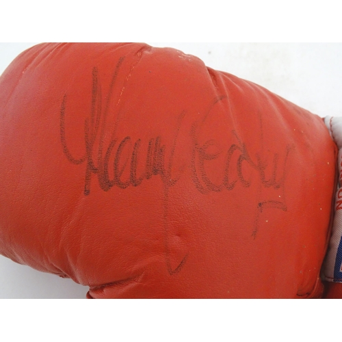 867 - Sporting memorabilia: a Lonsdale boxing glove, bearing the autograph of Sir Henry Cooper OBE KSG (19... 