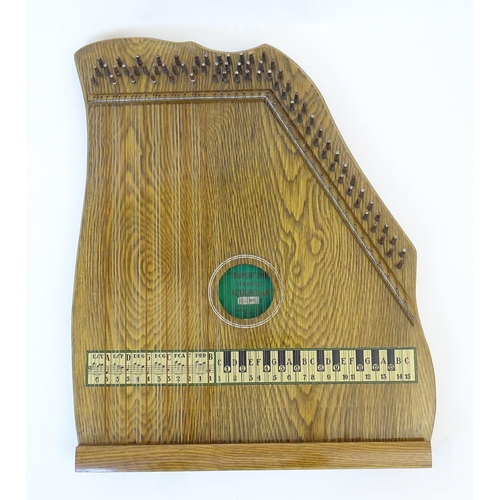 894 - Musical Instrument: a mid 20thC cased zither / autoharp, bearing interior label: 'Supertone Stringed... 