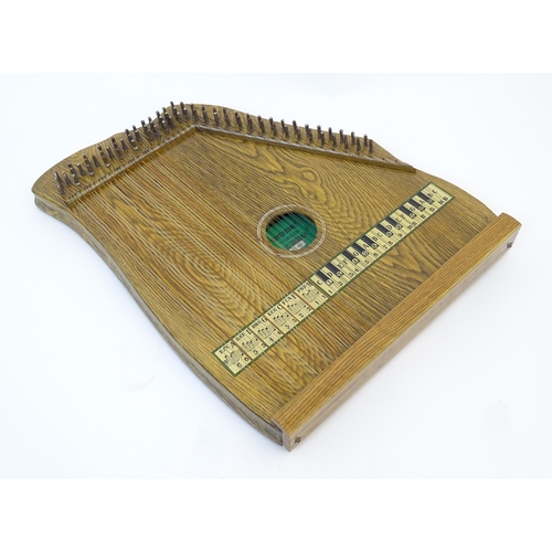 894 - Musical Instrument: a mid 20thC cased zither / autoharp, bearing interior label: 'Supertone Stringed... 