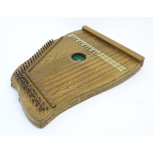 894 - Musical Instrument: a mid 20thC cased zither / autoharp, bearing interior label: 'Supertone Stringed... 