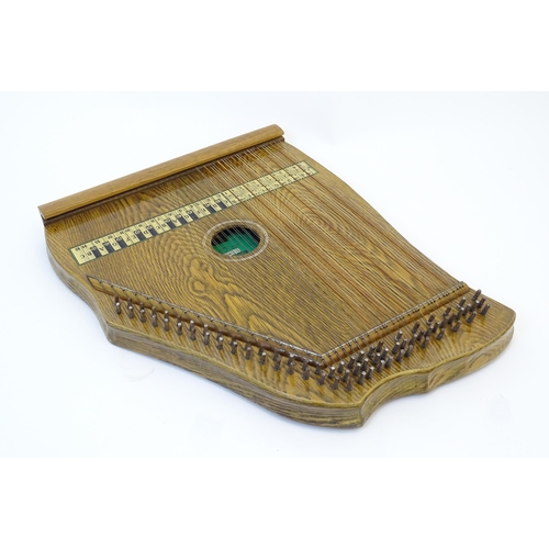 894 - Musical Instrument: a mid 20thC cased zither / autoharp, bearing interior label: 'Supertone Stringed... 