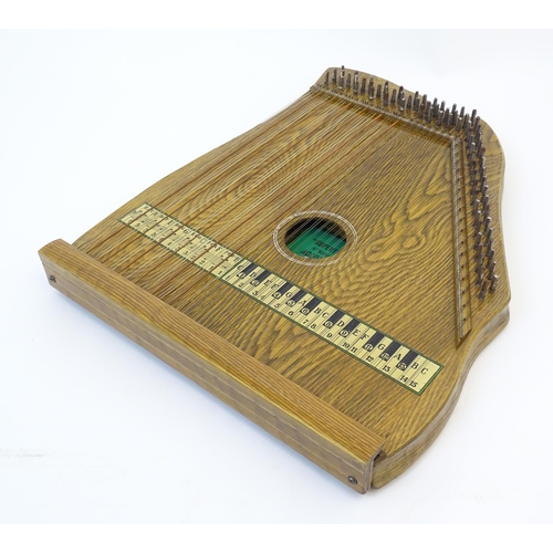 894 - Musical Instrument: a mid 20thC cased zither / autoharp, bearing interior label: 'Supertone Stringed... 