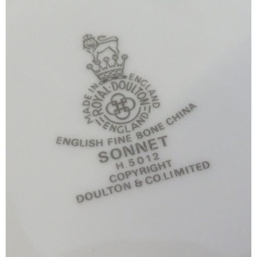 191 - A large quantity of Royal Doulton tea and dinner wares in the pattern Sonnet H5012 to include a meat... 