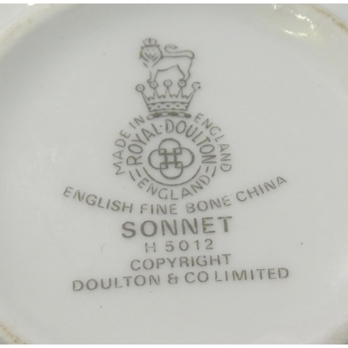 191 - A large quantity of Royal Doulton tea and dinner wares in the pattern Sonnet H5012 to include a meat... 