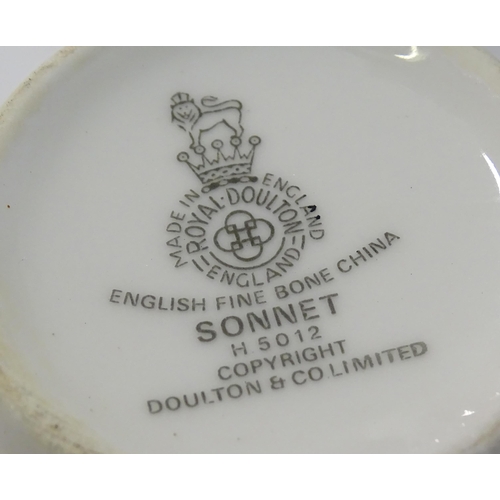 191 - A large quantity of Royal Doulton tea and dinner wares in the pattern Sonnet H5012 to include a meat... 