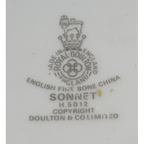 191 - A large quantity of Royal Doulton tea and dinner wares in the pattern Sonnet H5012 to include a meat... 