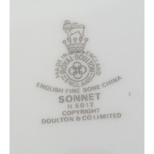 191 - A large quantity of Royal Doulton tea and dinner wares in the pattern Sonnet H5012 to include a meat... 