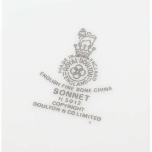 191 - A large quantity of Royal Doulton tea and dinner wares in the pattern Sonnet H5012 to include a meat... 