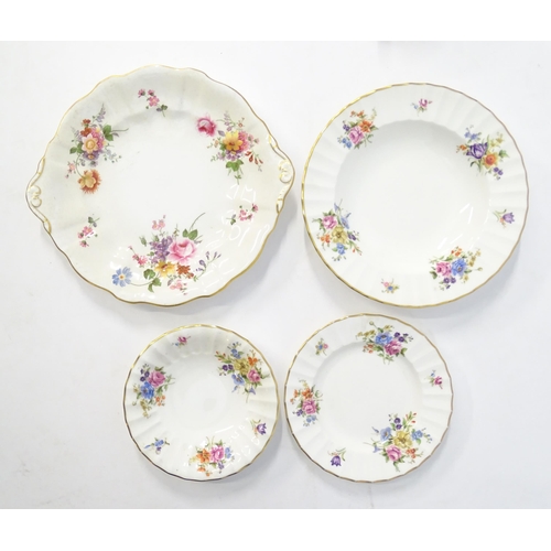 192 - A quantity of Royal Worcester tea and dinner wares in the Roanoke pattern to include dinner plates, ... 