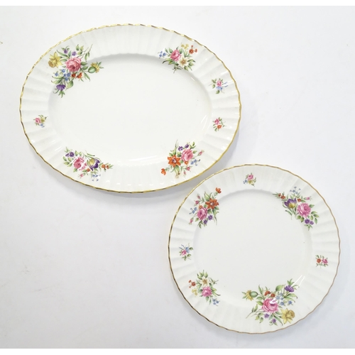 192 - A quantity of Royal Worcester tea and dinner wares in the Roanoke pattern to include dinner plates, ... 