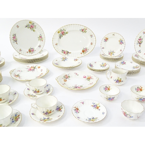 192 - A quantity of Royal Worcester tea and dinner wares in the Roanoke pattern to include dinner plates, ... 