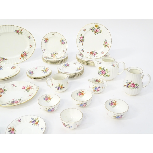 192 - A quantity of Royal Worcester tea and dinner wares in the Roanoke pattern to include dinner plates, ... 