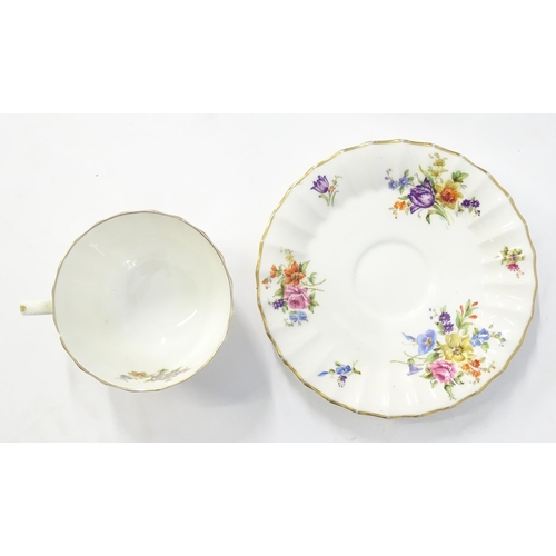 192 - A quantity of Royal Worcester tea and dinner wares in the Roanoke pattern to include dinner plates, ... 