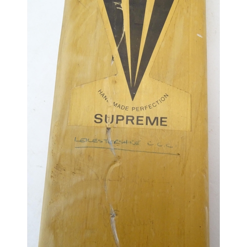 879 - A late 20thC Duncan Fearnley Supreme cricket bat, bearing the autographs of Leicestershire County Cr... 