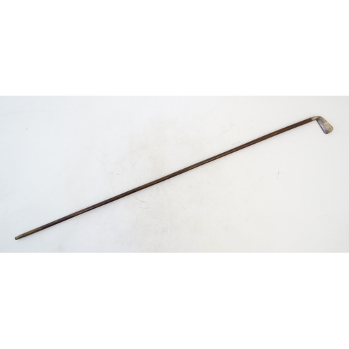 887 - An early 20thC Sunday stick / walking stick modelled as a golf club, the silver handle hallmarked Bi... 