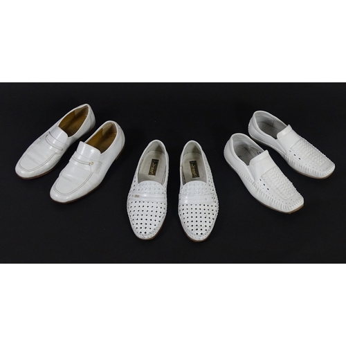 1977 - Vintage fashion / clothing: 3 pairs of men's continental slip on shoes in white. 1 pair with a rubbe... 