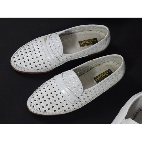 1977 - Vintage fashion / clothing: 3 pairs of men's continental slip on shoes in white. 1 pair with a rubbe... 