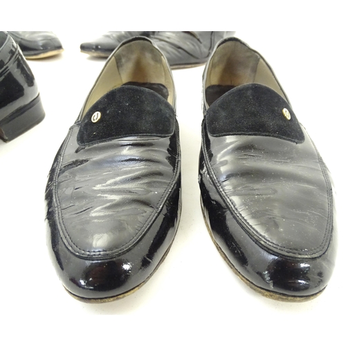 1978 - Vintage fashion / clothing: 4 pairs of men's  vintage leather soled dress shoes in black. Includes a... 