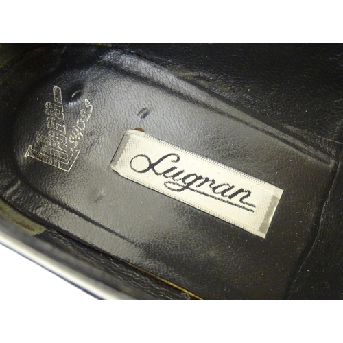 1978 - Vintage fashion / clothing: 4 pairs of men's  vintage leather soled dress shoes in black. Includes a... 