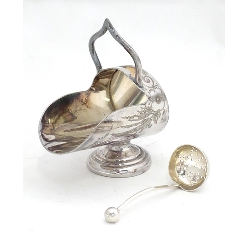 958 - A 20thC silver plate sugar scuttle, together with a sugar sifting spoon. Approx. 5