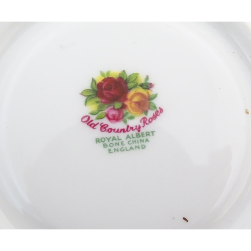 163 - A quantity of Royal Albert tea wares in the Old Country Roses pattern, to include cake plate, tea cu... 