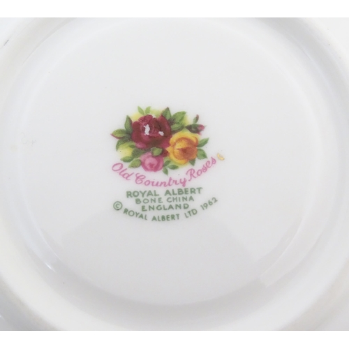 163 - A quantity of Royal Albert tea wares in the Old Country Roses pattern, to include cake plate, tea cu... 
