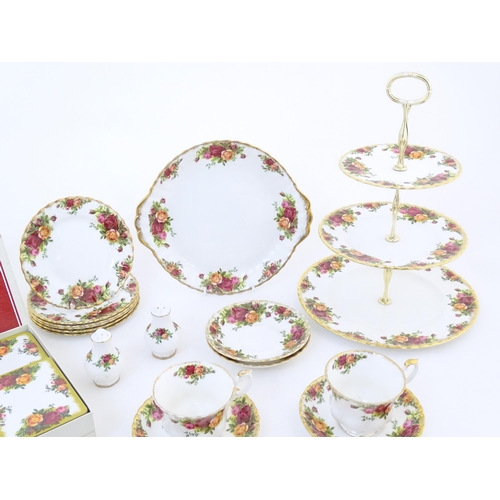 163 - A quantity of Royal Albert tea wares in the Old Country Roses pattern, to include cake plate, tea cu... 