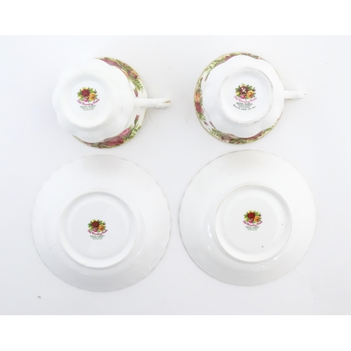 163 - A quantity of Royal Albert tea wares in the Old Country Roses pattern, to include cake plate, tea cu... 