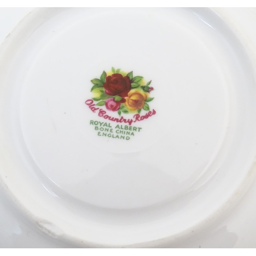 163 - A quantity of Royal Albert tea wares in the Old Country Roses pattern, to include cake plate, tea cu... 