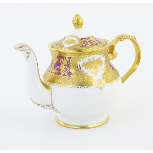 115 - A De Lamerie Fine Bone China teapot in the pattern Royal Bow with gilt highlights. Marked under. Wit... 