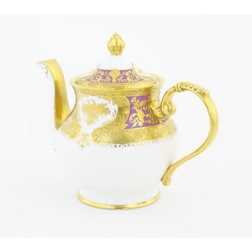 115 - A De Lamerie Fine Bone China teapot in the pattern Royal Bow with gilt highlights. Marked under. Wit... 