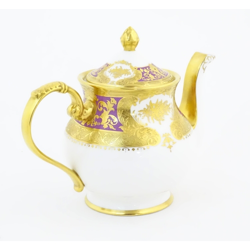 115 - A De Lamerie Fine Bone China teapot in the pattern Royal Bow with gilt highlights. Marked under. Wit... 