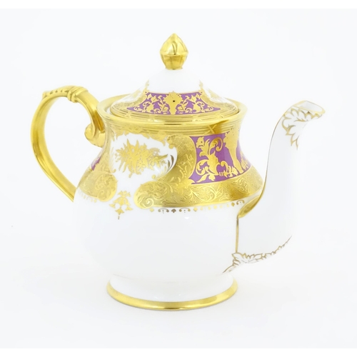 115 - A De Lamerie Fine Bone China teapot in the pattern Royal Bow with gilt highlights. Marked under. Wit... 