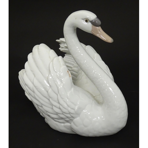 99 - A Lladro model of a swan, model no. 5231. Marked under. Approx. 7