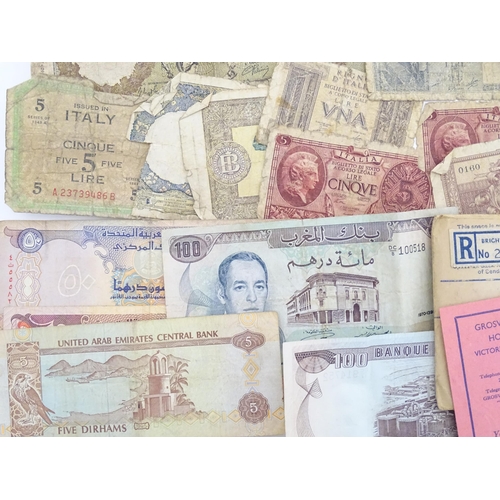 2040 - A quantity of various 20thC bank notes from Italy, Moroccan and United Arab Emirates. Together with ... 