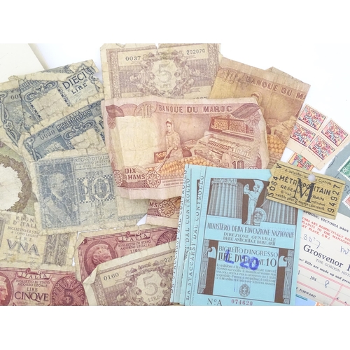 2040 - A quantity of various 20thC bank notes from Italy, Moroccan and United Arab Emirates. Together with ... 