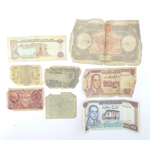 2040 - A quantity of various 20thC bank notes from Italy, Moroccan and United Arab Emirates. Together with ... 