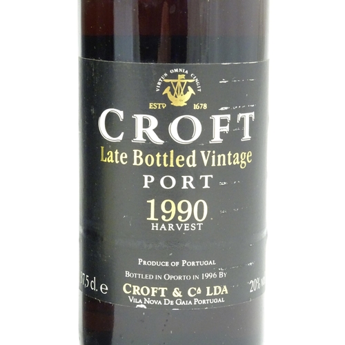 1050 - Port / Fortified Wine : Four assorted bottles of fortified wine to include a bottle of Delaforce Fin... 