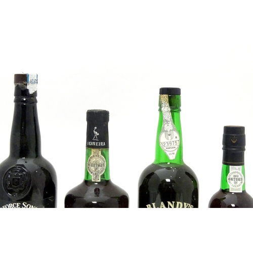 1050 - Port / Fortified Wine : Four assorted bottles of fortified wine to include a bottle of Delaforce Fin... 