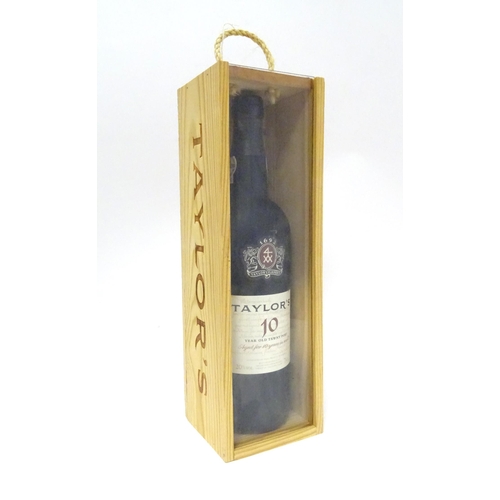 1051 - Port : A boxed bottle of Taylor's 10 year old Tawny port.